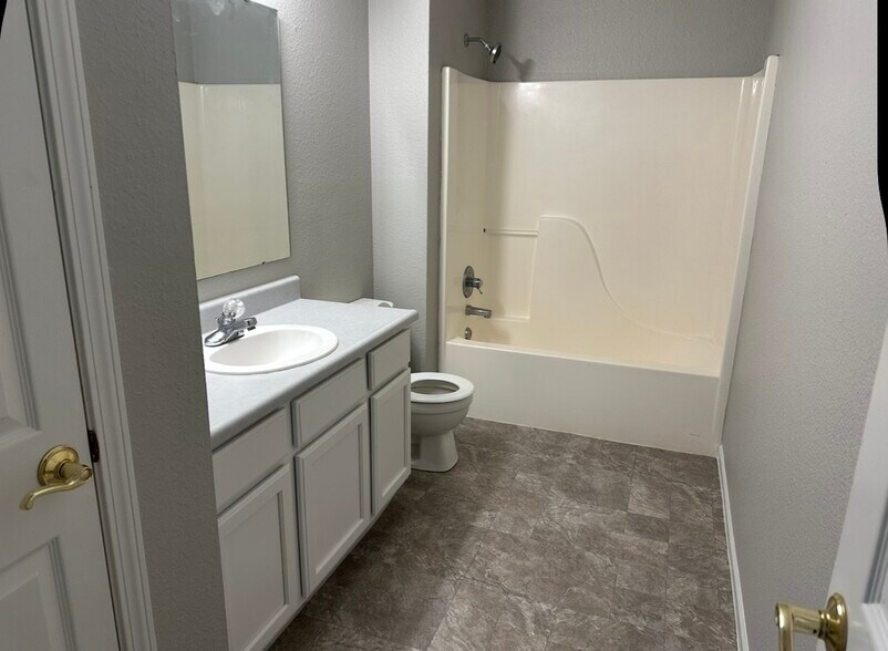 Building Photo - 543 Murphy Ln