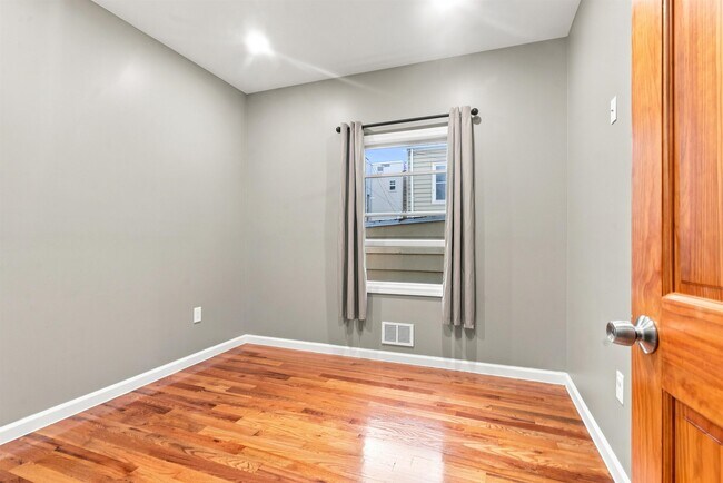 Building Photo - 88 Poplar St