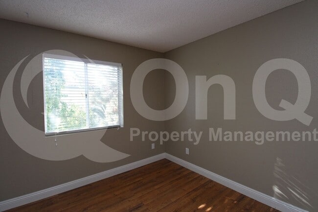 Building Photo - 850 N Valencia Dr
