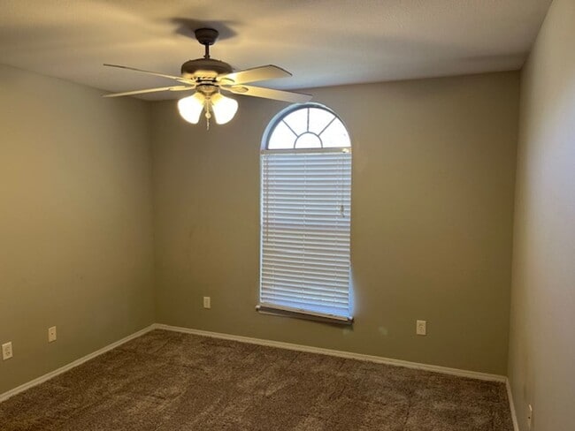 Building Photo - Introducing a charming 3-bedroom, 2-bathroom house located in the desirable area of Russellville,...