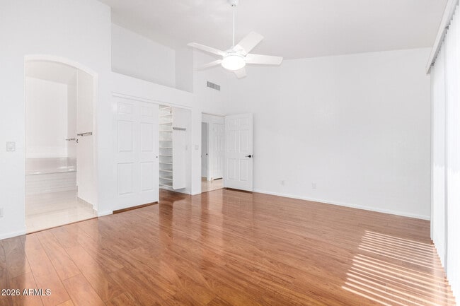 Building Photo - 9907 E Wood Dr