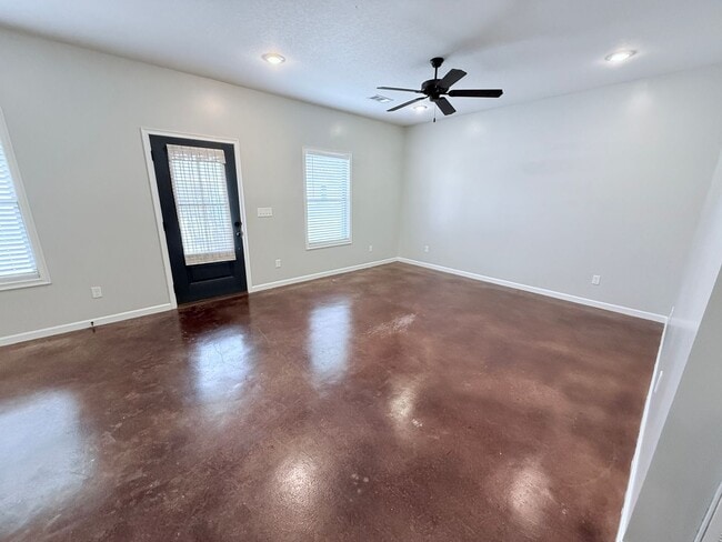 Building Photo - 104 Private Rd 4017