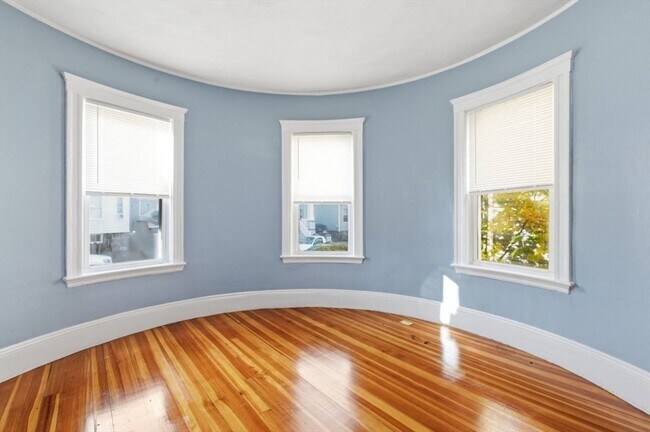 Building Photo - 20 Leslie St