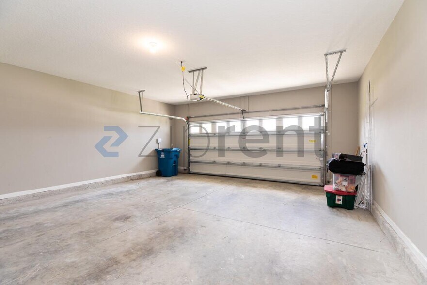 Building Photo - Unit