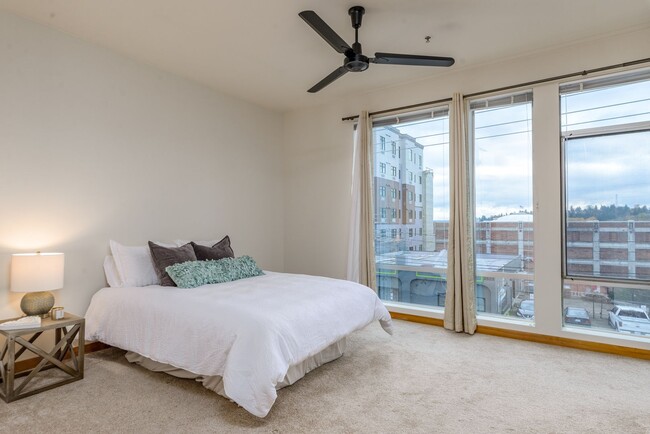Building Photo - Industrial Style Townhome with attached ga...