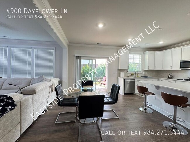 Building Photo - 4900 Dayflower Ln