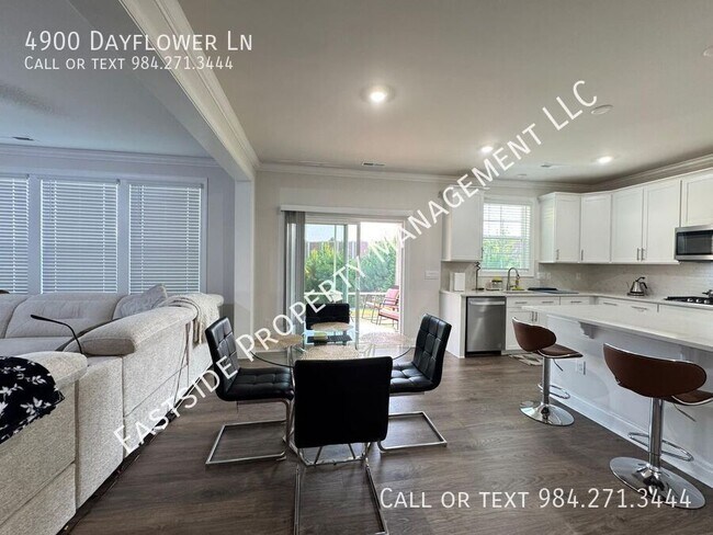 Building Photo - 4900 Dayflower Ln