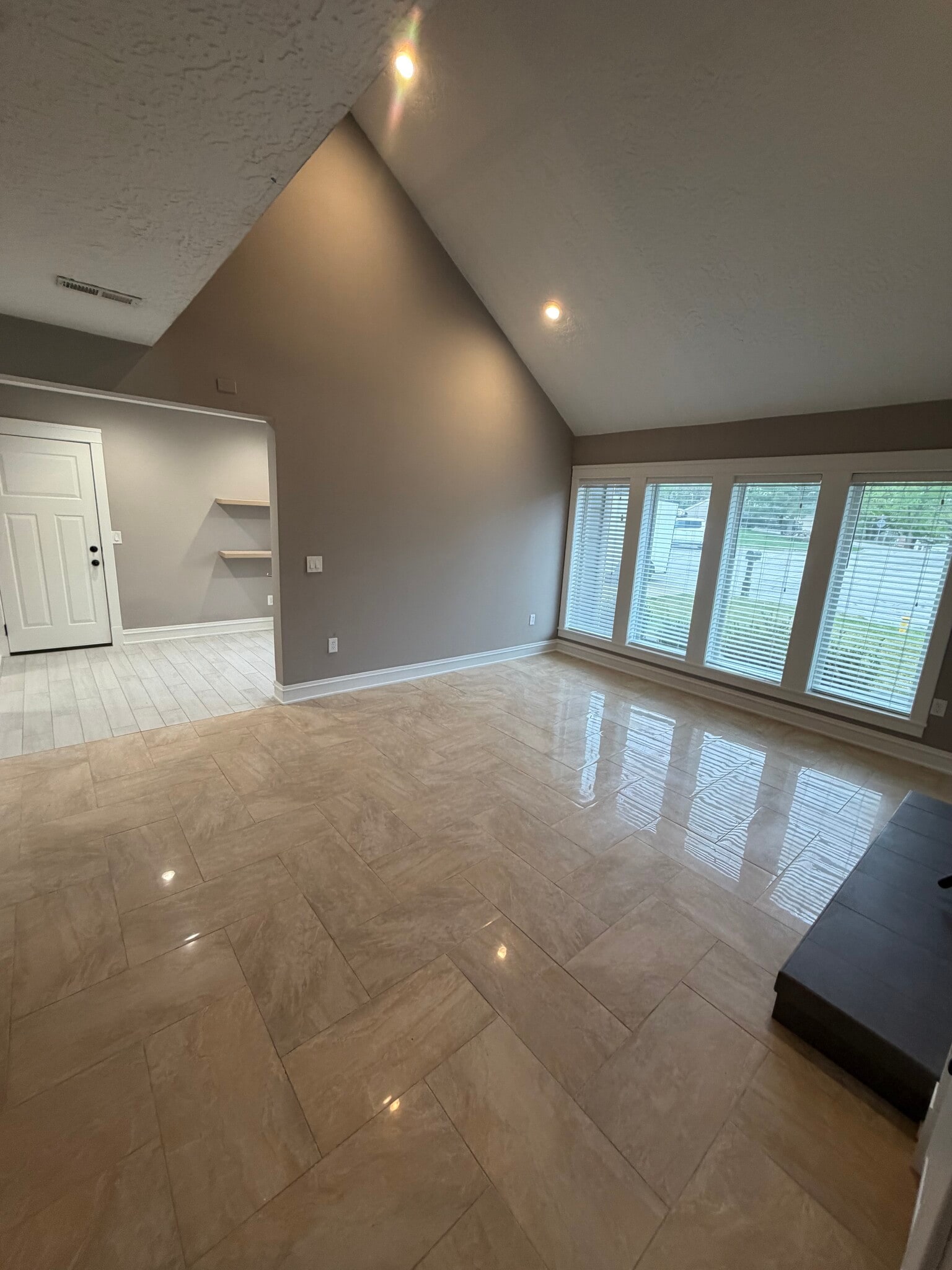 Building Photo - 704 Briarwood Ter