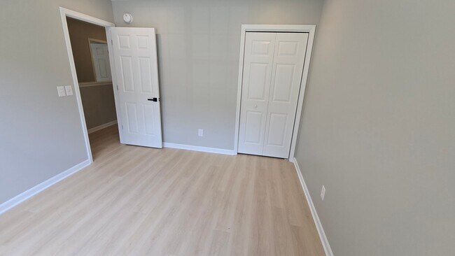 Building Photo - 614 Summerhill Dr