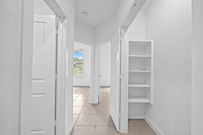 Building Photo - 2221 Forest Trace Ln