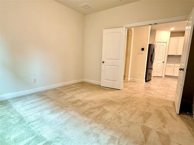 Building Photo - 2101 Split Diamond Way