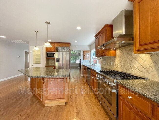 Building Photo - 2261 Plummer Ave