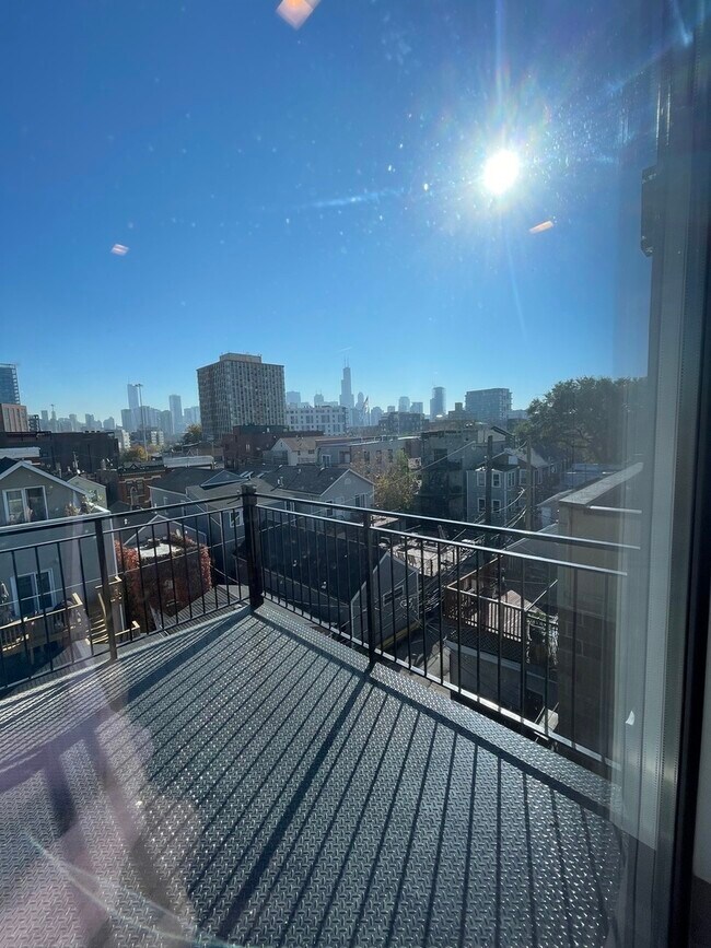 Building Photo - 719 N Elizabeth St