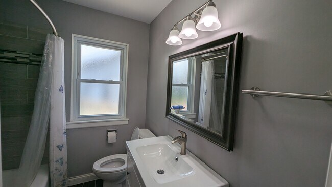 Building Photo - ?? Spacious 3BR Ranch | District 57 & Pros...