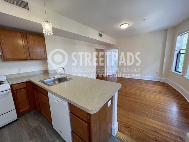 Building Photo - 2 bedroom in Cambridge MA 02139