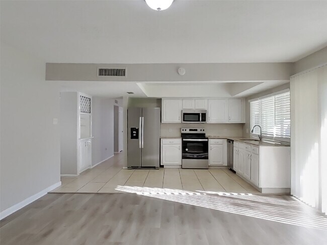 Building Photo - 5655 Hardwood Forest Dr