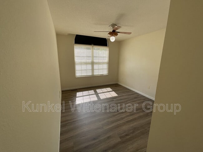 Building Photo - 1545 Fairoaks Dr