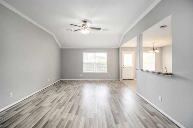 Building Photo - 406 Woodlake Dr