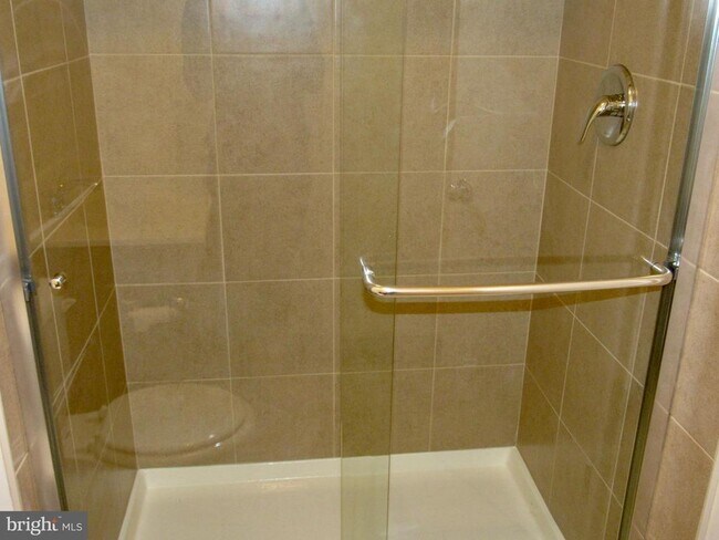 Building Photo - 14 Tivoli Lake Ct