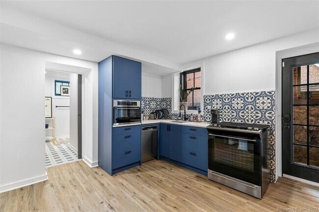 Building Photo - 20 Academy St