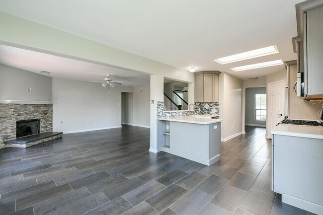 Building Photo - 112 Glade Bridge Ct