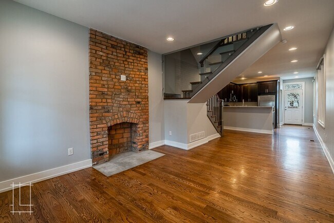 Primary Photo - 160-162 E 3rd Ave