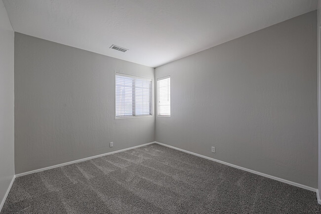 Building Photo - 4218 E Palo Brea Ln