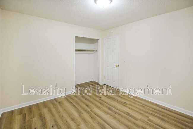 Building Photo - 1611 Jessamine Rd