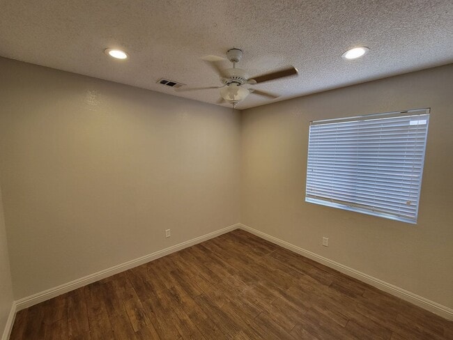 Building Photo - 861 W Legion Rd