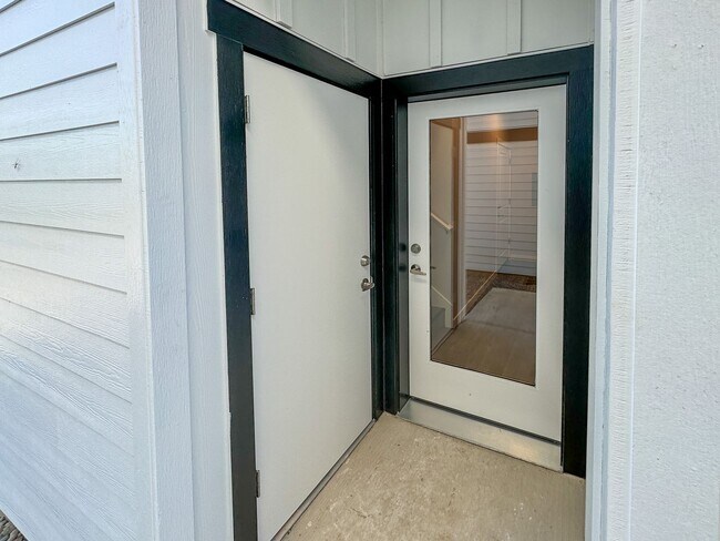 Building Photo - SAW3781