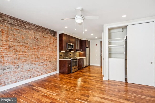 Building Photo - 131 S 13th St