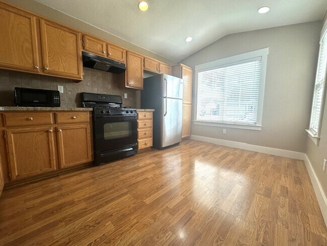 Building Photo - Single Story 3 Bed, 2 Bath in Brentwood