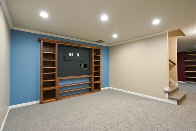 Building Photo - 625 Perolla Dr