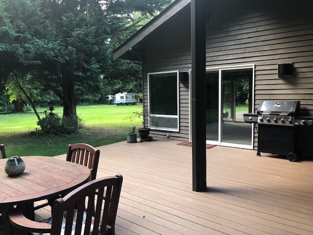 side deck off master - 10329 206th Ave NE