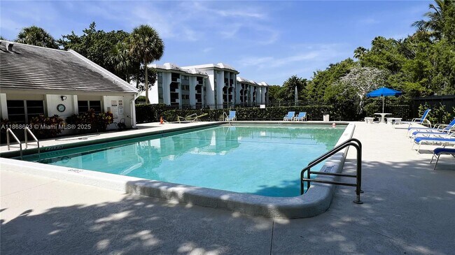 Building Photo - 711 N Pine Island Rd