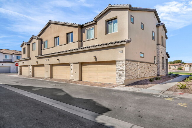 Building Photo - BRAND NEW - NEVER LIVED IN 3 BR/2.5 BA Townhouse across the street from Henderson Hospital and Me...