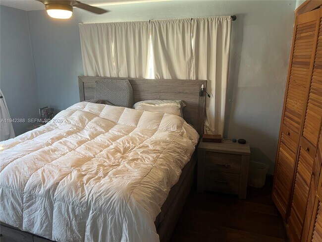 Building Photo - 8801 SW 42nd St