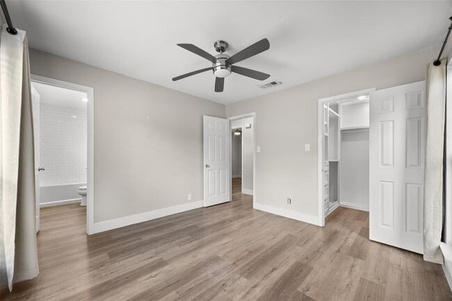 Building Photo - 5206 Emerald Forest Dr