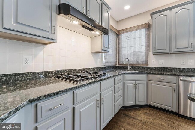 Building Photo - 20152 Boxwood Pl