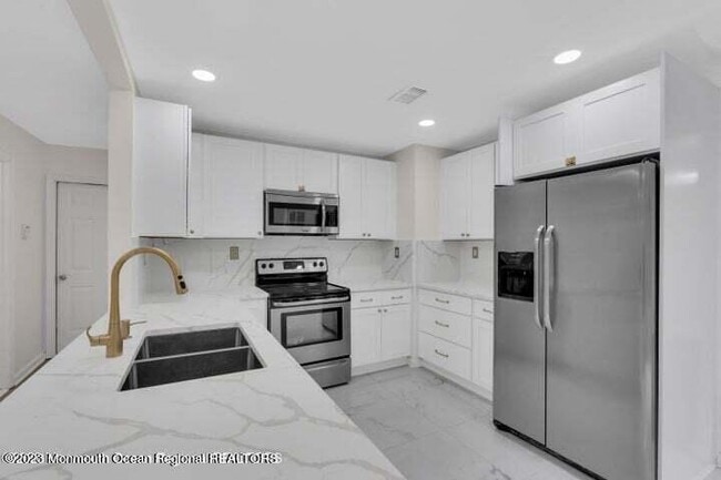 Building Photo - 380 Sapphire Dr