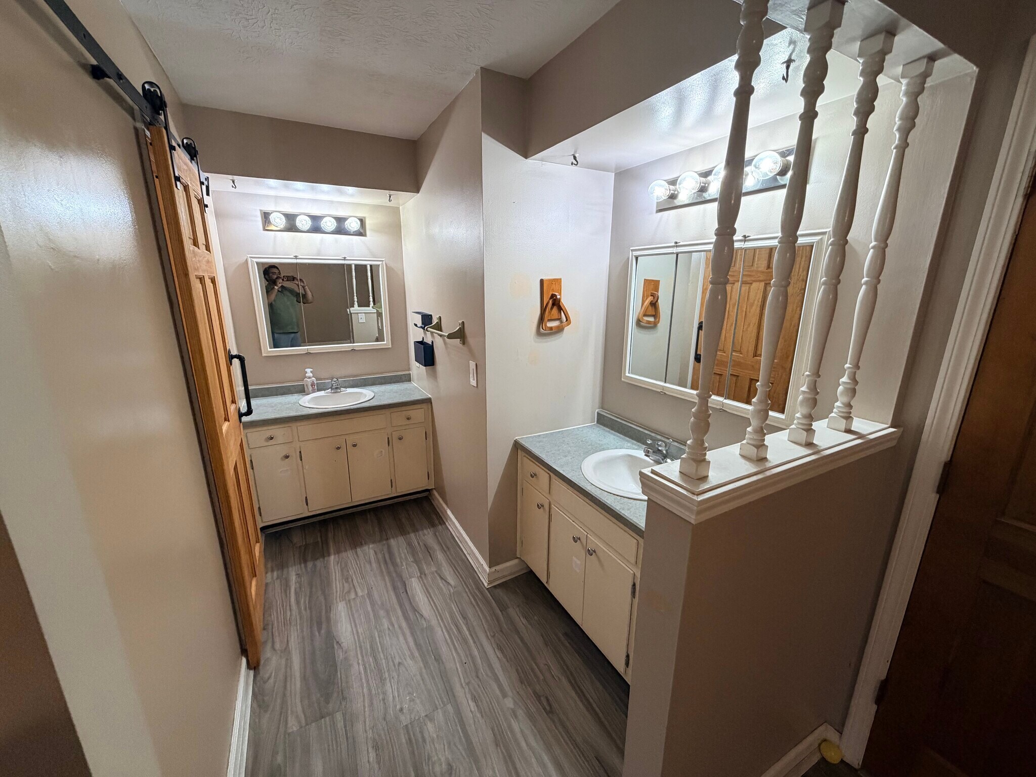 Building Photo - 548 Queenswood Dr