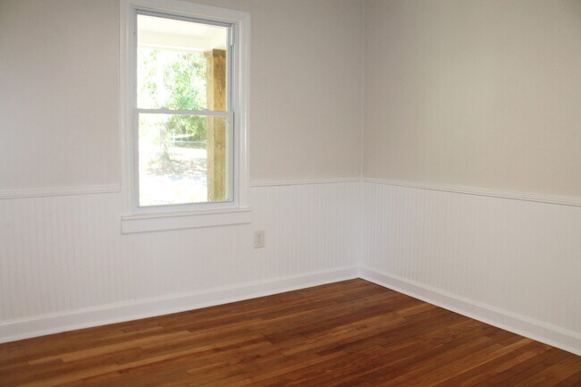 Building Photo - 275 Piney Ln