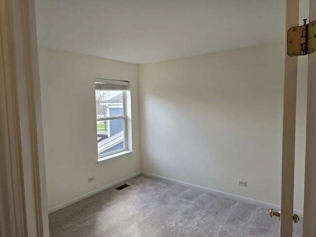 Building Photo - 211 Valley View Dr