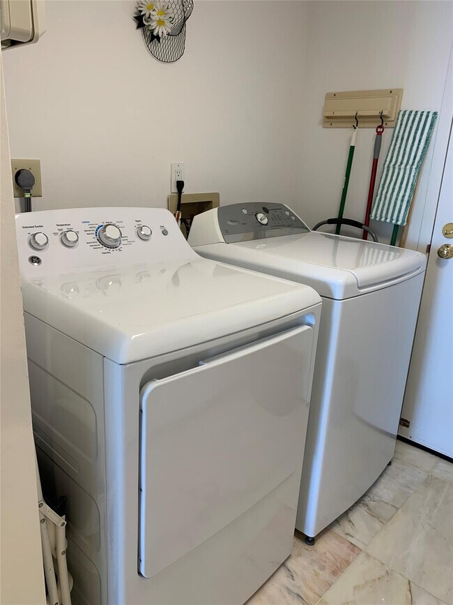 Building Photo - 4101 N Ocean Blvd