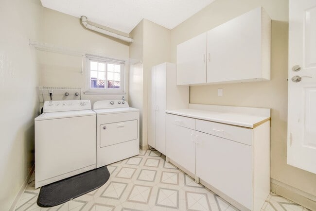 Building Photo - 35216 Wycombe Pl