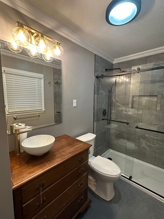 Building Photo - 11 Mountian Brook Rd.