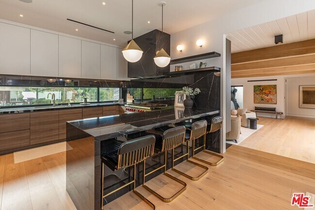 Building Photo - 9455 Eden Dr