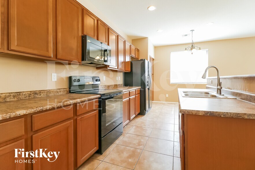Building Photo - 7708 S 68th Dr