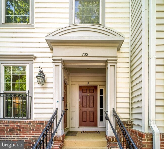 Building Photo - 702 Norfolk Ln