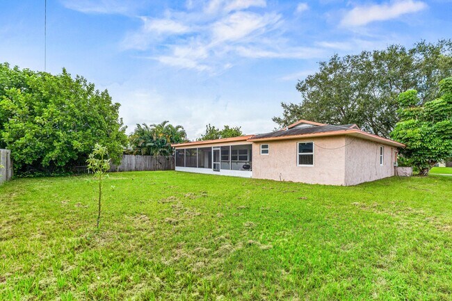 Building Photo - 474 SW Exmore Ave